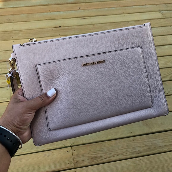 Michael Kors clutch with detachable strap - Picture 7 of 8
